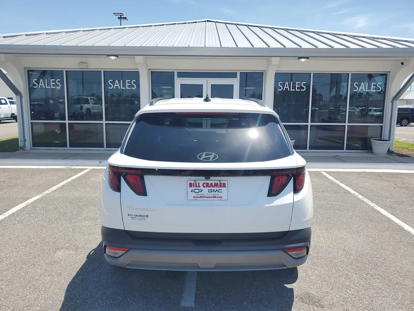 Used 2025 White Hyundai SEL image 4