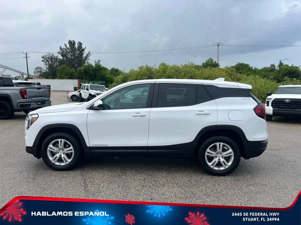 Used 2024 Summit White GMC SLE image 4