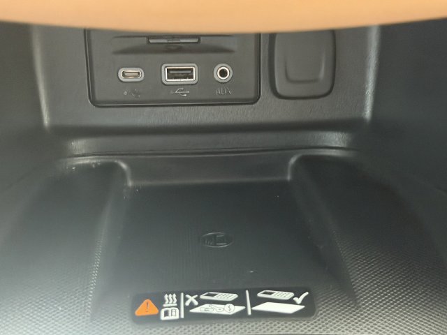 Used 2021 IRIDESCENT PEARL TRICOAT Chevrolet Premier image 24