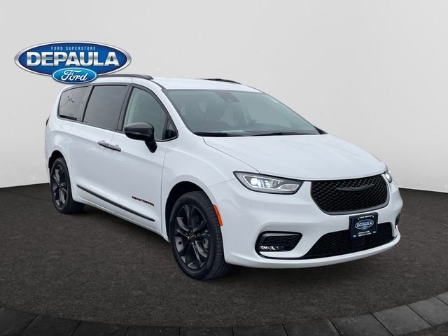 Used 2024 Bright White Clearcoat Chrysler Touring L image 9