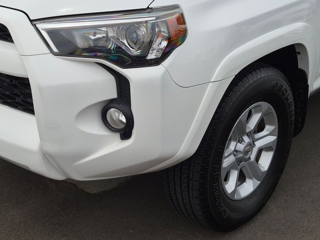 Used 2016 White Toyota SR5 image 25