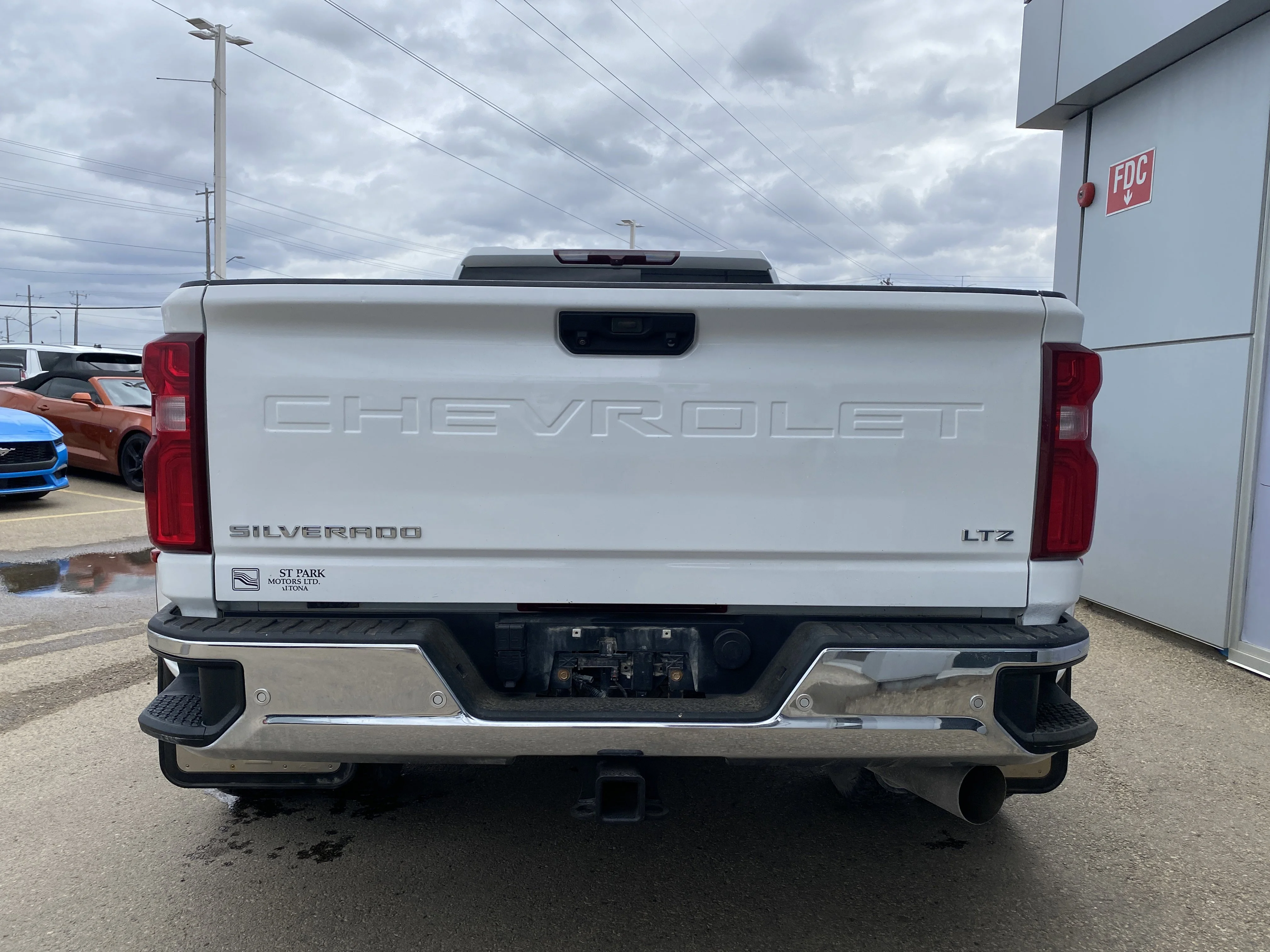 Certified Used 2020 Summit White Chevrolet LTZ Crew Cab  * DUALLY * LEATHER INTERIOR * TOW PACKAGE * image 4
