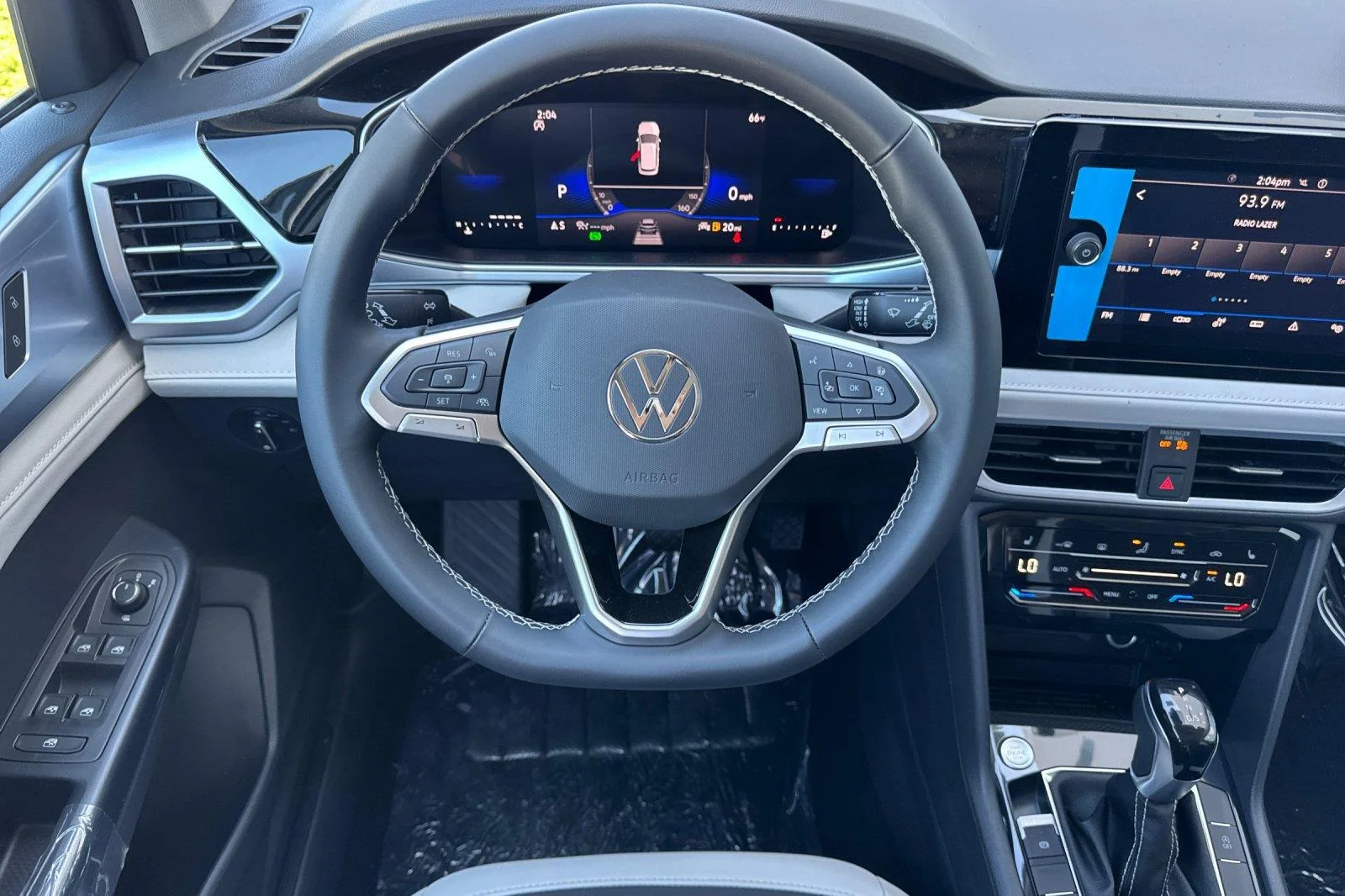 New 2026 Pure White Volkswagen SE image 14