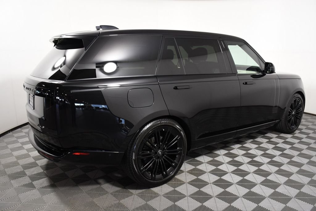 Used 2024 Santorini Black Metallic Land Rover SE image 7