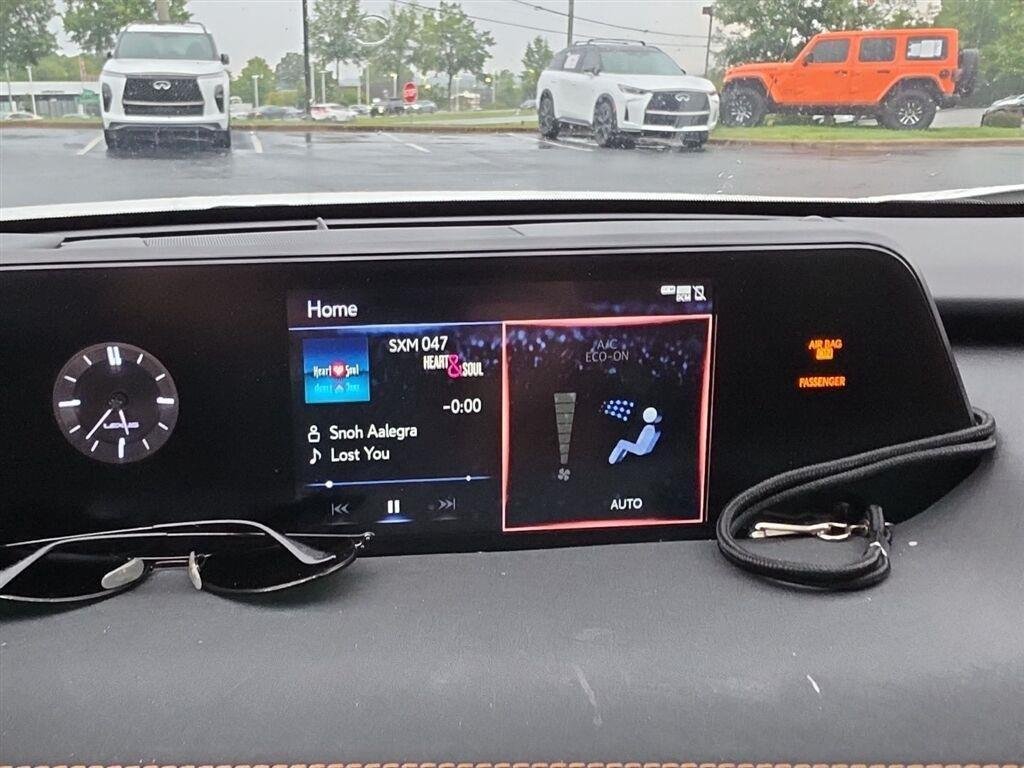 Used 2021 Eminent White Pearl Lexus UX 200 image 4