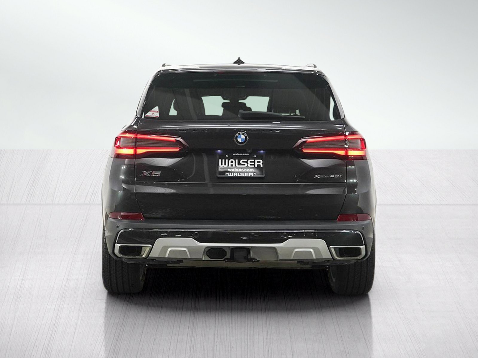 Used 2020 Black BMW xDrive40i image 4