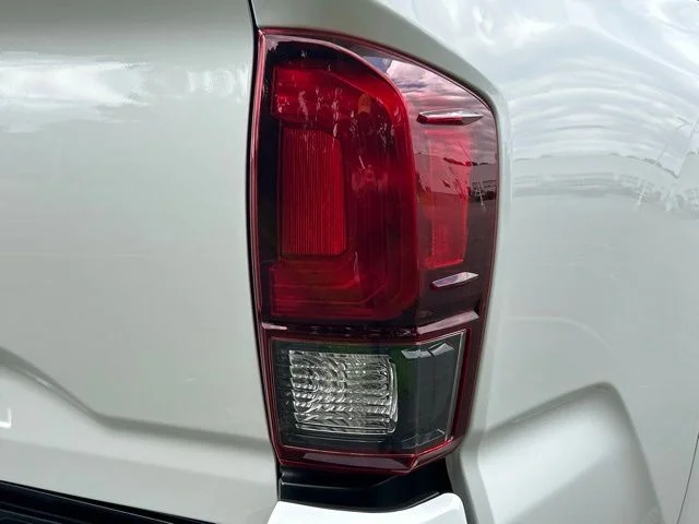 Used 2022 White Toyota SR5 image 11