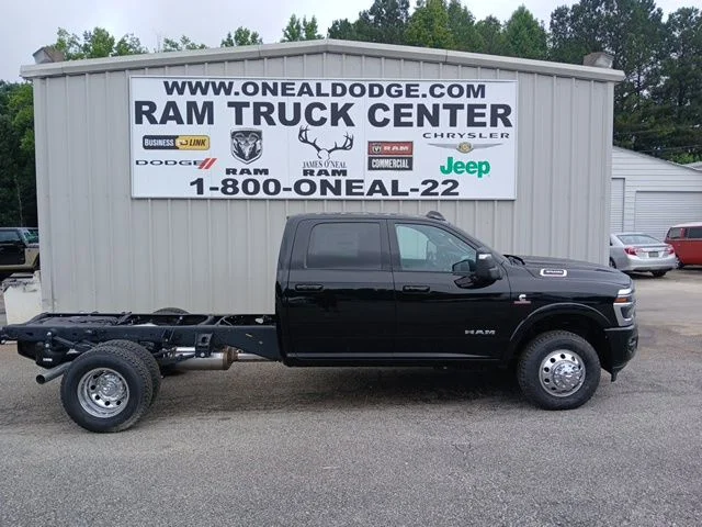 New 2026 Diamond Black Crystal Pearl-Coat Exterior Paint RAM Laramie image 2