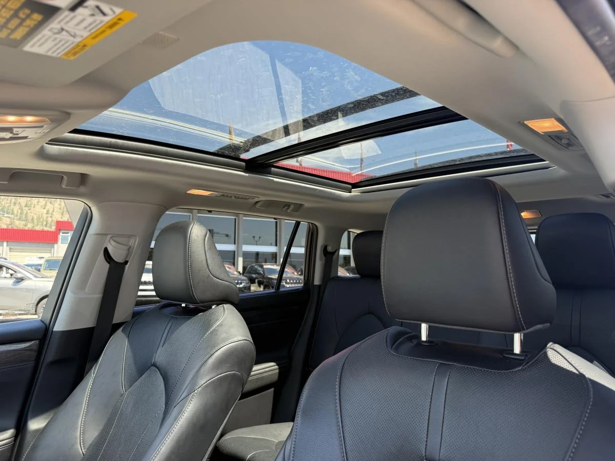 Used 2020 Black Toyota Limited Awd image 16
