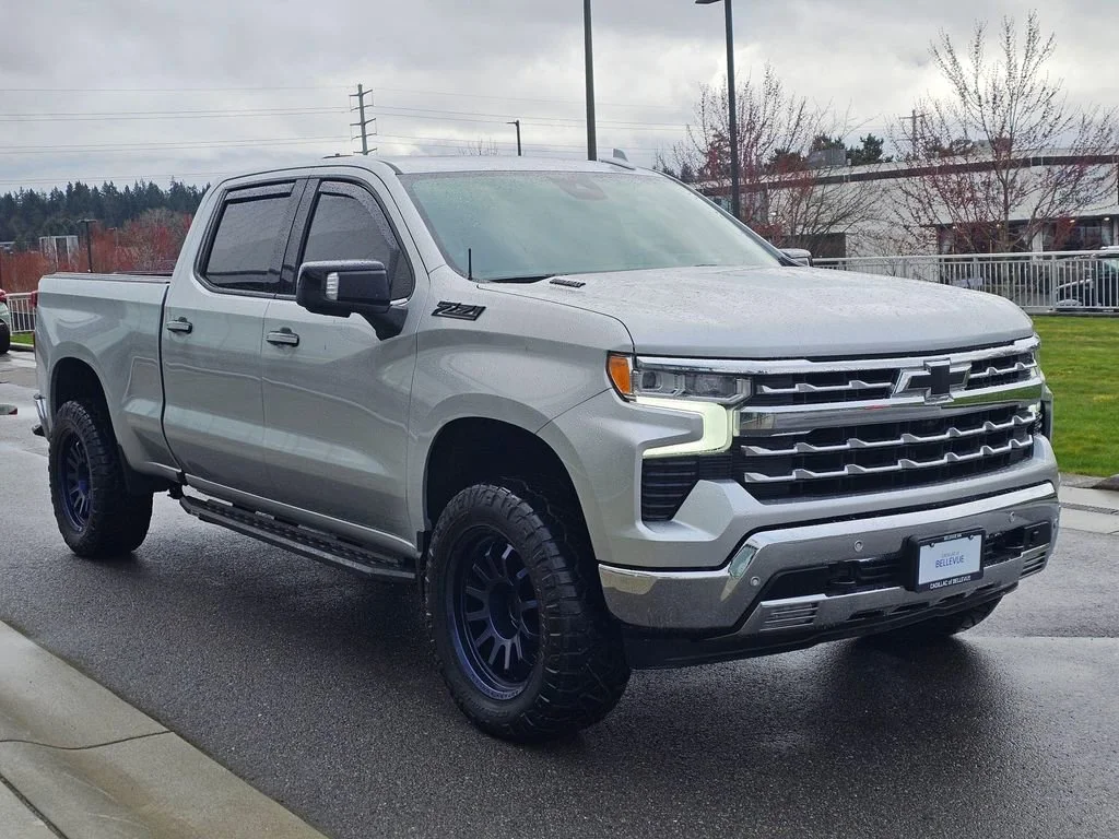 Used 2022 Silver Ice Metallic Chevrolet LTZ image 7