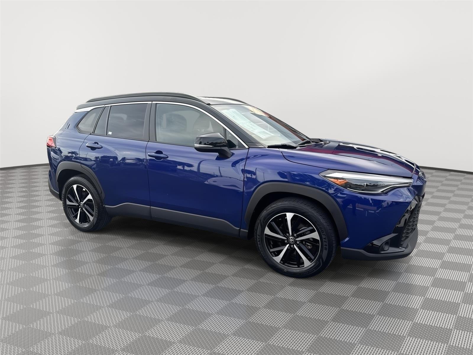 Used 2025 Blue Crush Metallic w/Jet Black Roof TOYOTA XSE image 3