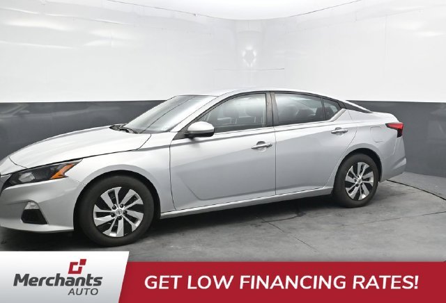 Used 2022 Silver Nissan 2.5 S image 3