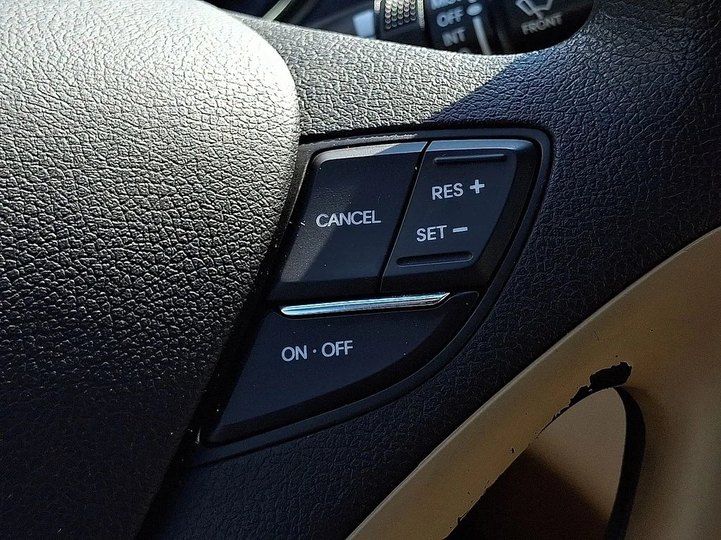 Used 2013 Blue Hyundai GLS image 19
