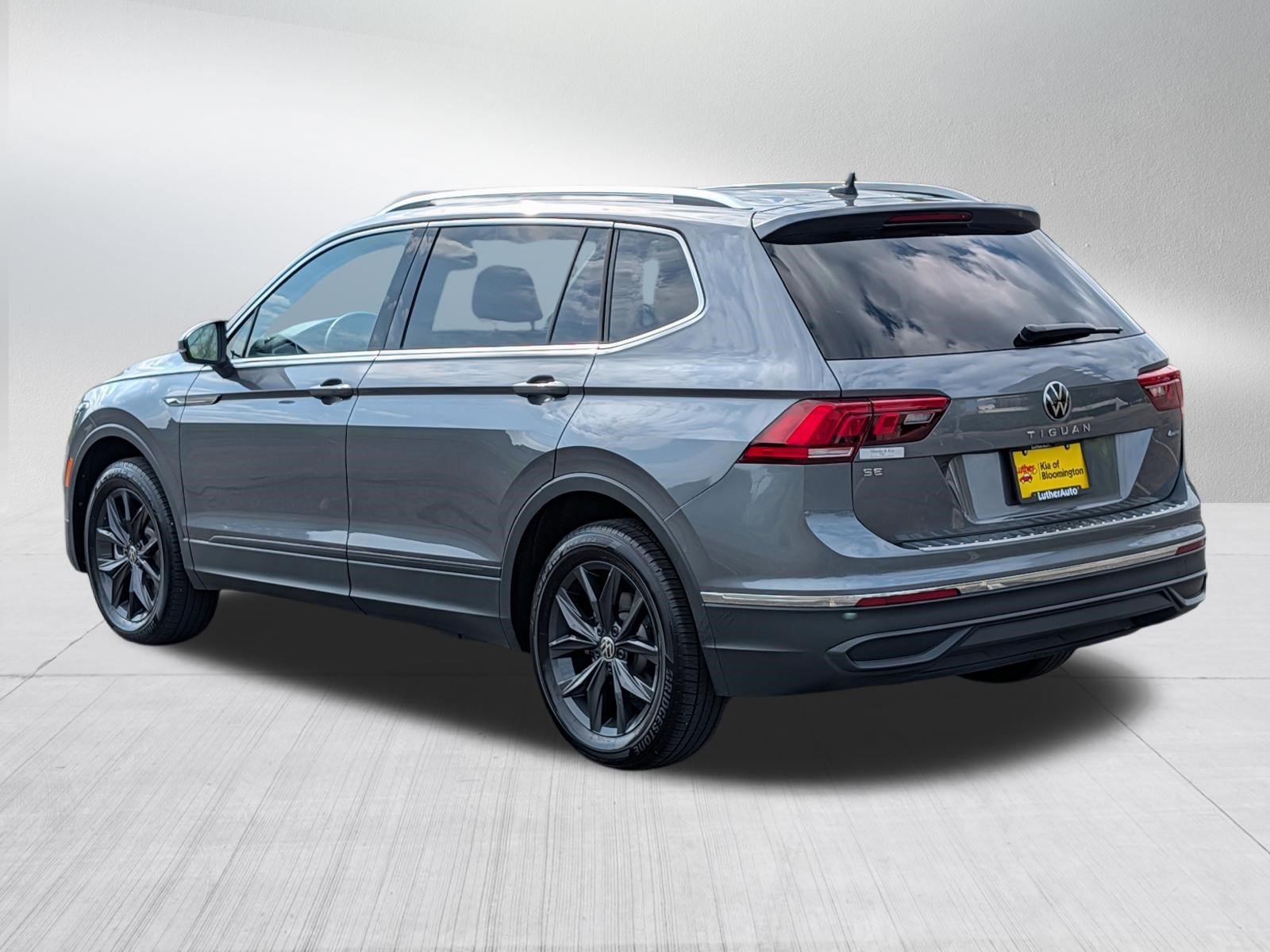 Used 2024 Platinum Gray Metallic Volkswagen SE image 5