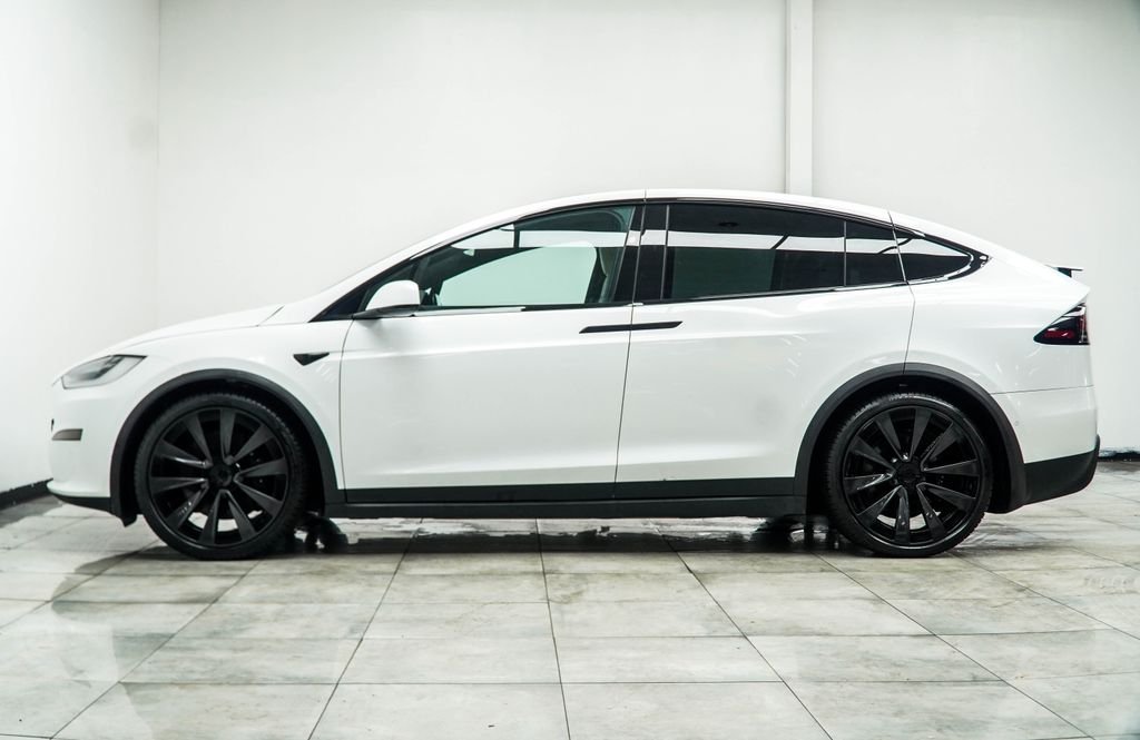 Used 2022 White Tesla Plaid image 8