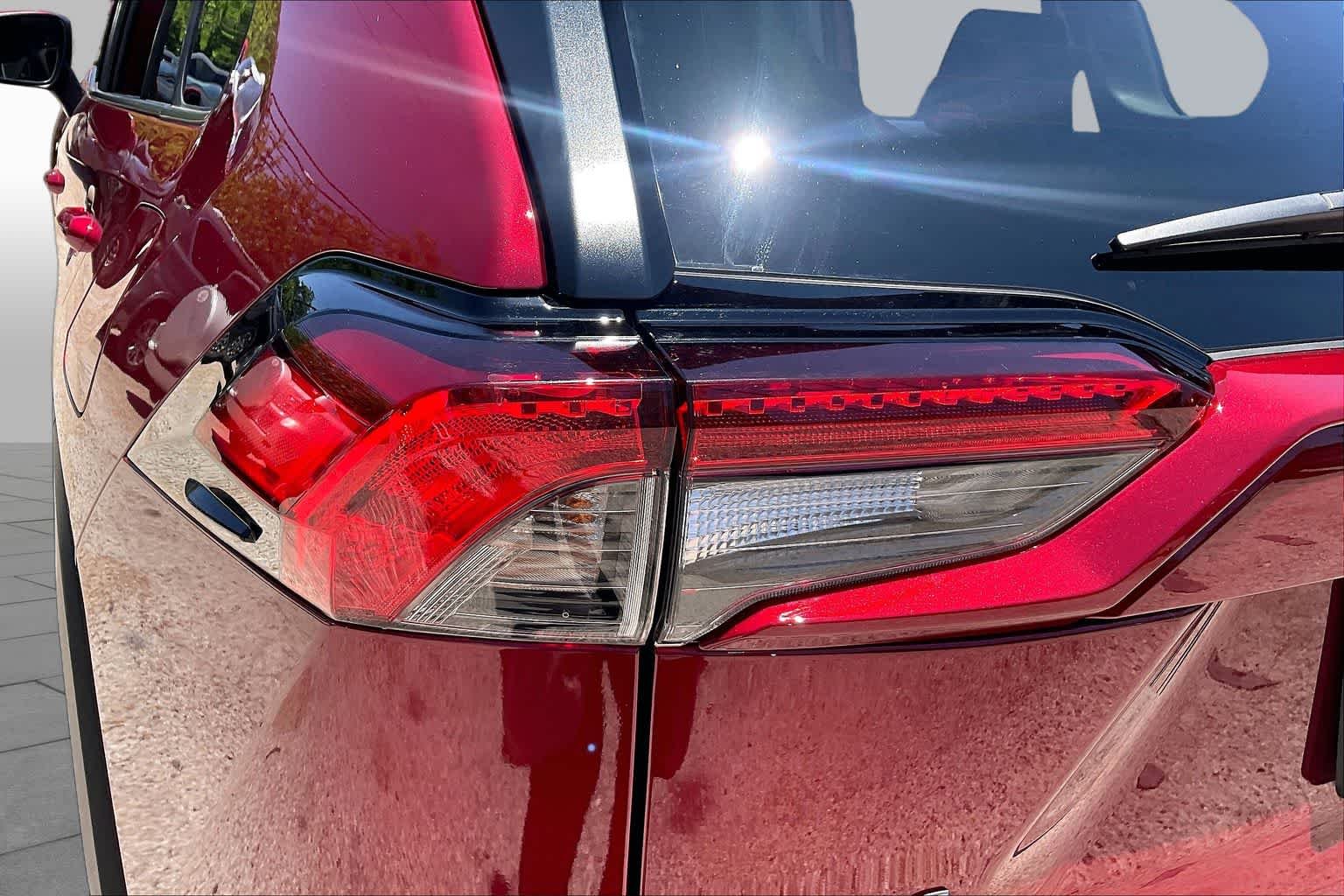 Used 2025 Ruby Flare Pearl Toyota XLE image 28