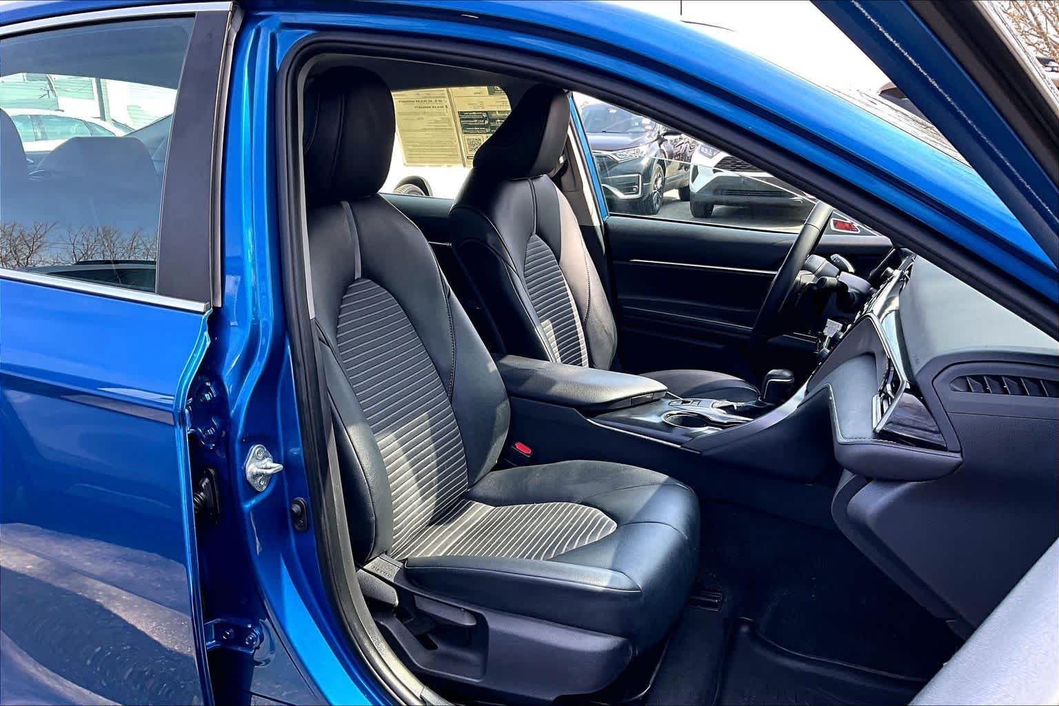 Used 2020 Blue Streak Metallic Toyota SE image 8