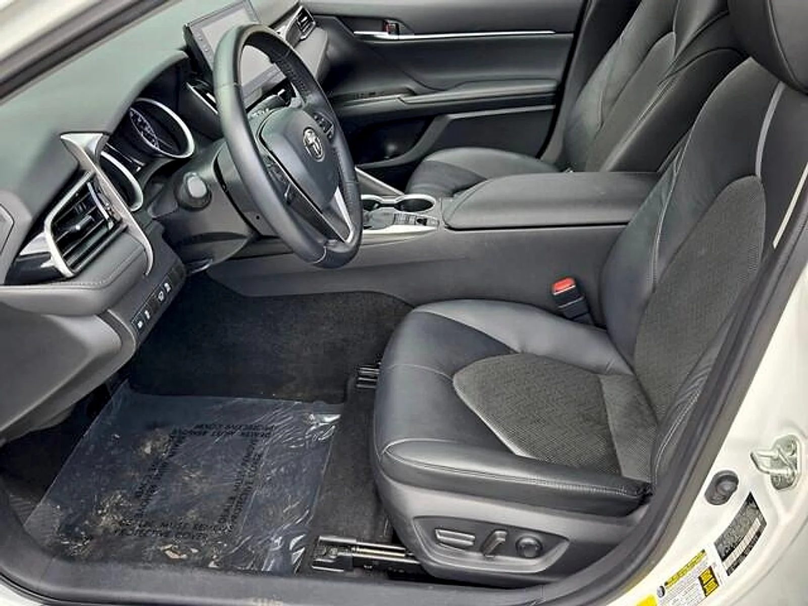 Used 2021 Wind Chill Pearl Toyota XLE image 10