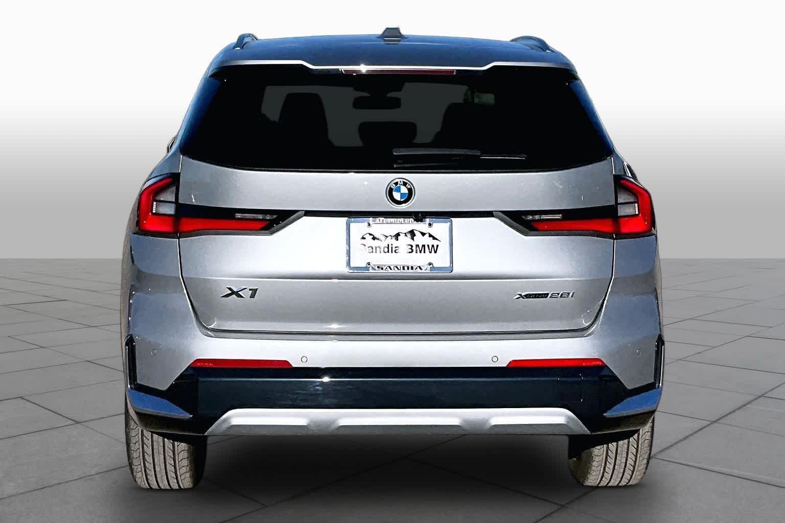 Used 2024 Space Silver Metallic BMW xDrive28i image 4