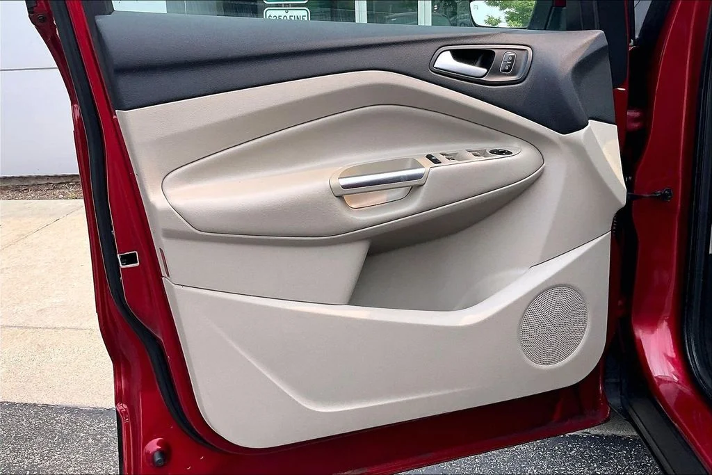 Used 2017 Red Ford SE image 26