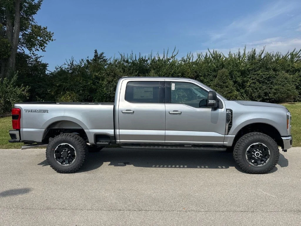 New 2027 Silver Ford XLT image 7