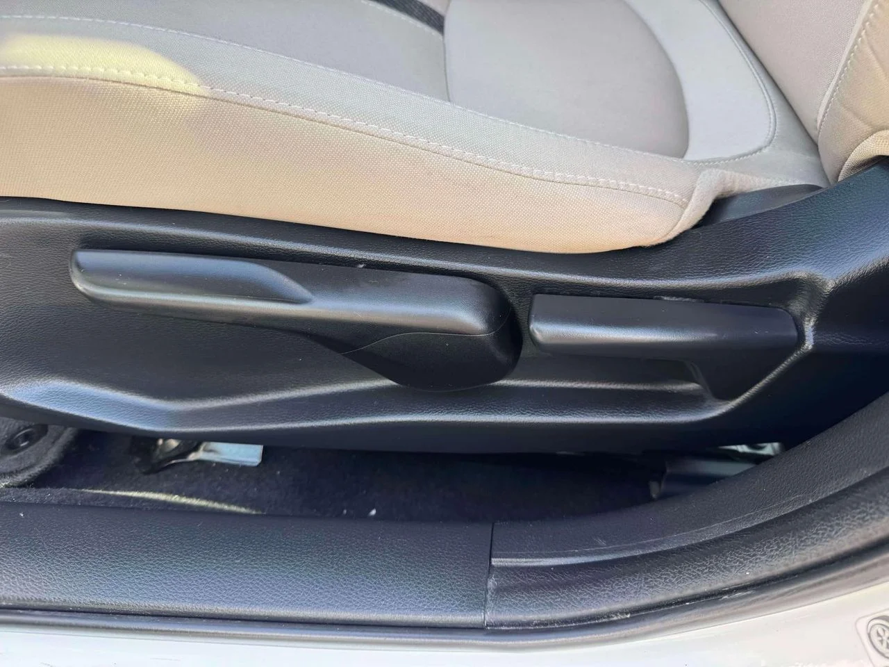 Used 2017 Taffeta White Honda LX image 18