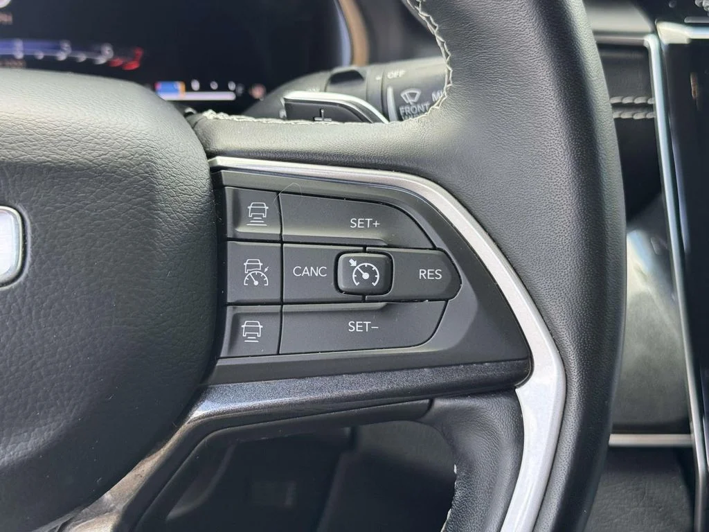 Used 2021 Black Jeep Laredo image 23