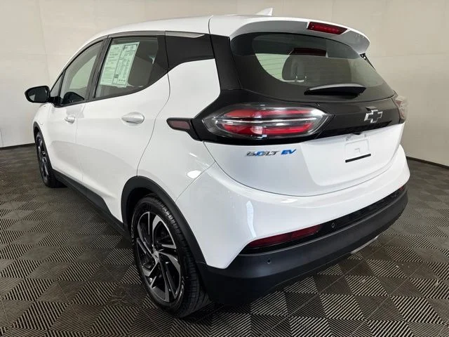 Used 2023 Summit White Chevrolet 2LT image 6
