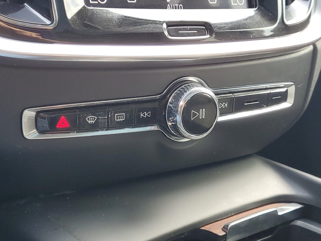 Used 2020  Volvo T5 image 31