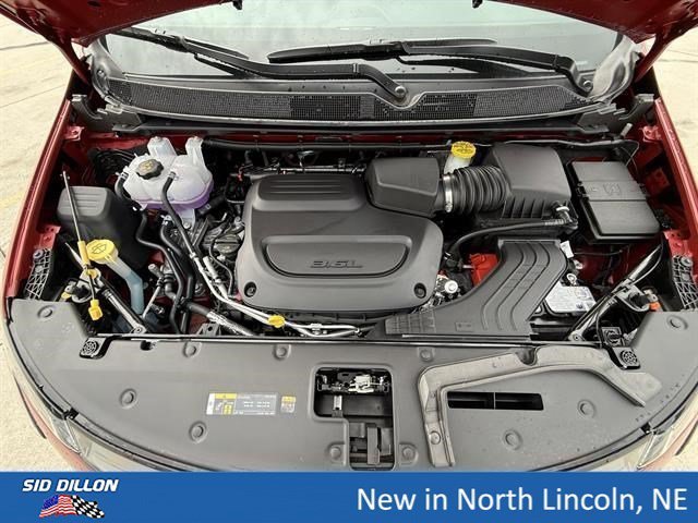 New 2027 Red Hot Pearl-Coat Exterior Paint Chrysler Limited image 6