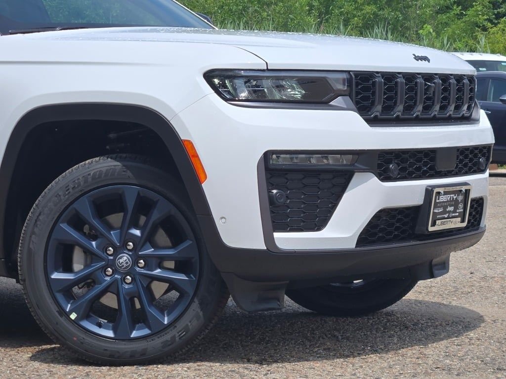 New 2026 Bright White Clear-Coat Exterior Paint Jeep  image 2