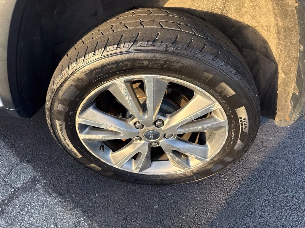 Used 2013 White Jeep Laredo image 12