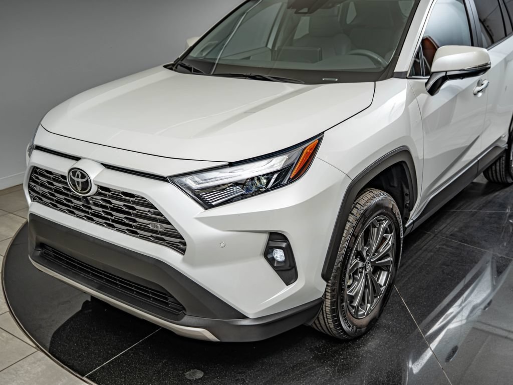 Used 2025 Pearl Toyota Limited image 14