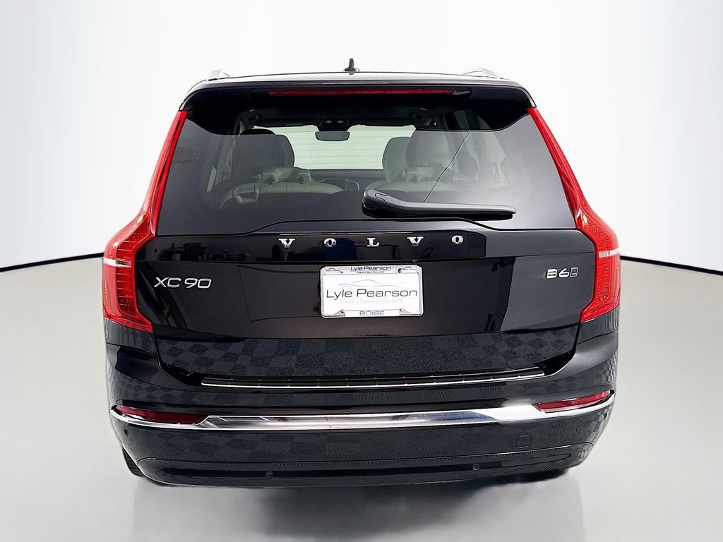 Used 2023 Black Volvo B6 Plus 6-Seater image 10