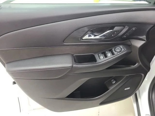 Used 2020 Iridescent Pearl Tricoat Chevrolet High Country image 23