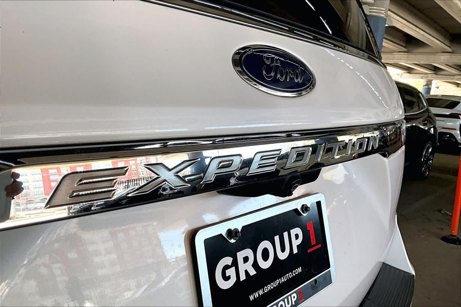 Used 2019 White Platinum Metallic Tri-Coat Ford Limited image 9