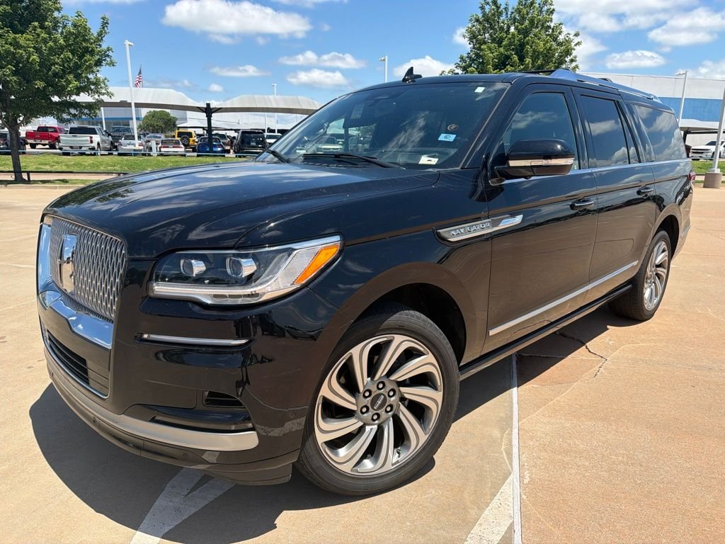 Used 2022 Black Lincoln Reserve image 1