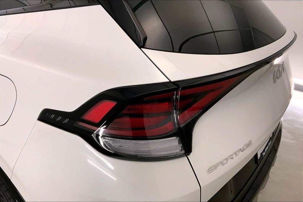 Used 2025 Snow White Pearl Kia SX-Prestige image 28