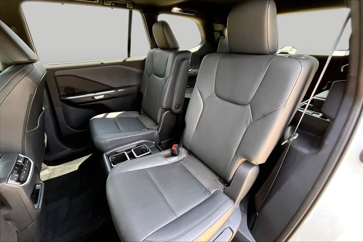 Used 2025 Wind Chill Pearl Lexus Premium image 21
