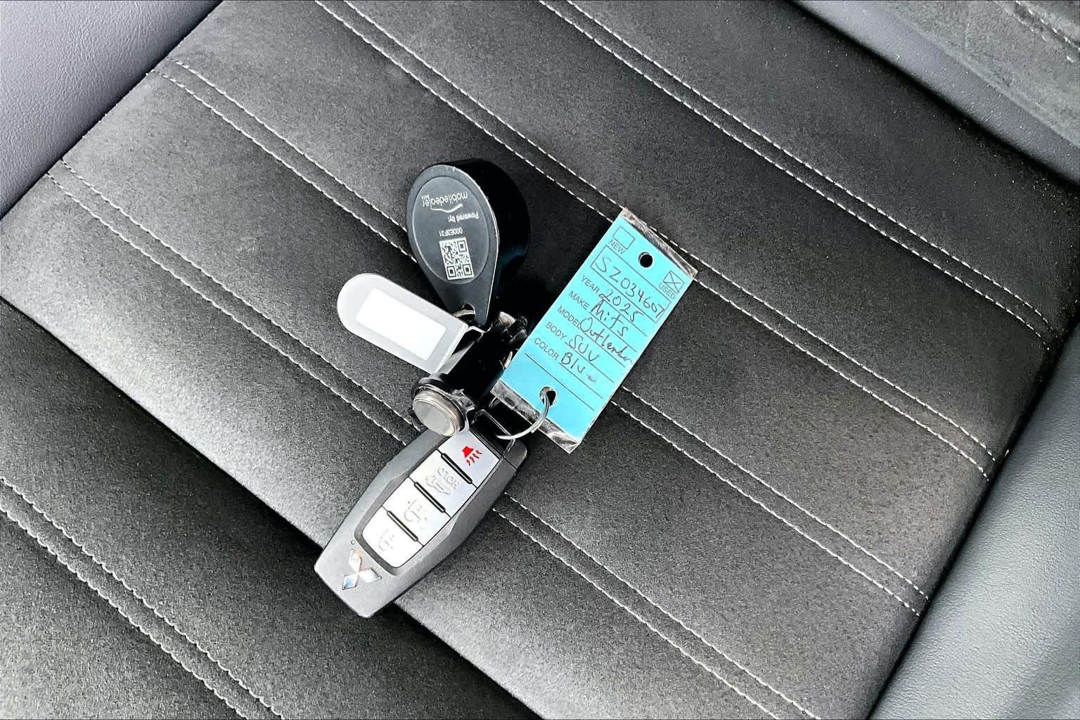 Used 2025 Cosmic Blue Metallic Mitsubishi SE image 15