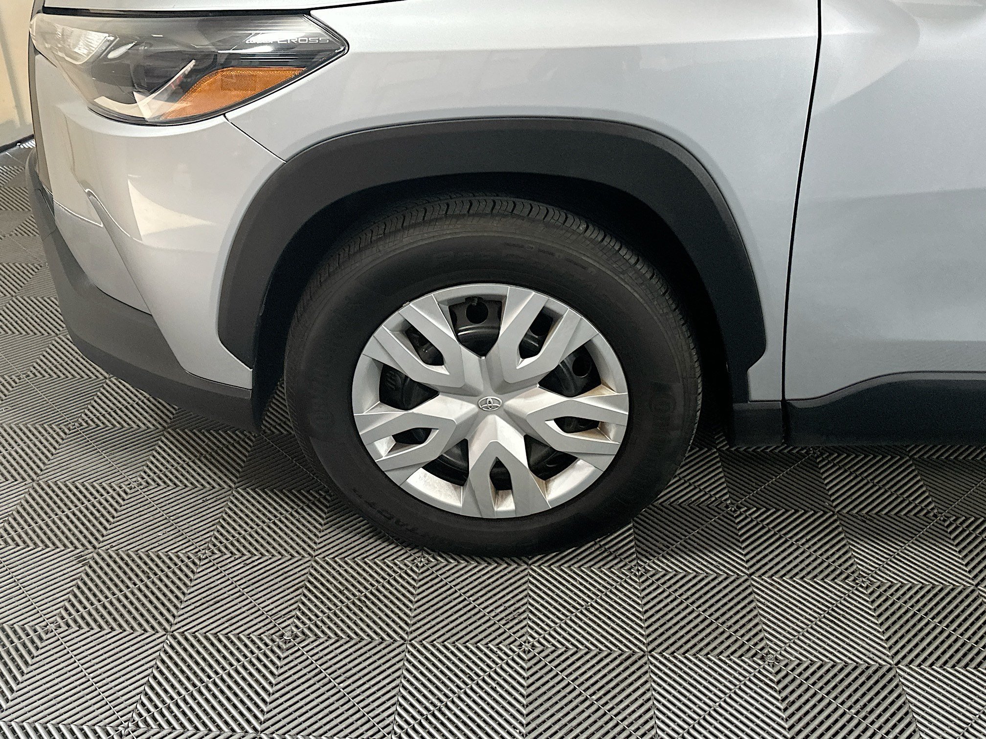 Used 2023 Silver Toyota L image 11
