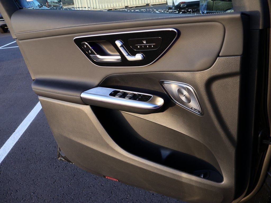 New 2026 Graphite Grey Metallic Mercedes-Benz GLC 300 image 38