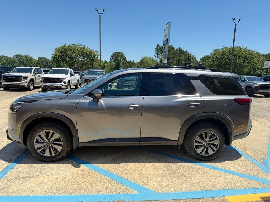 Used 2025 Gray Nissan SV image 5