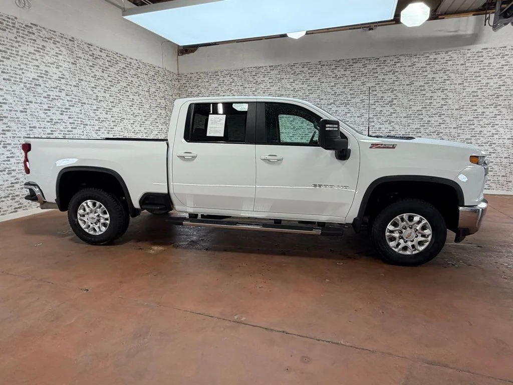 Used 2022 White Chevrolet LT image 6