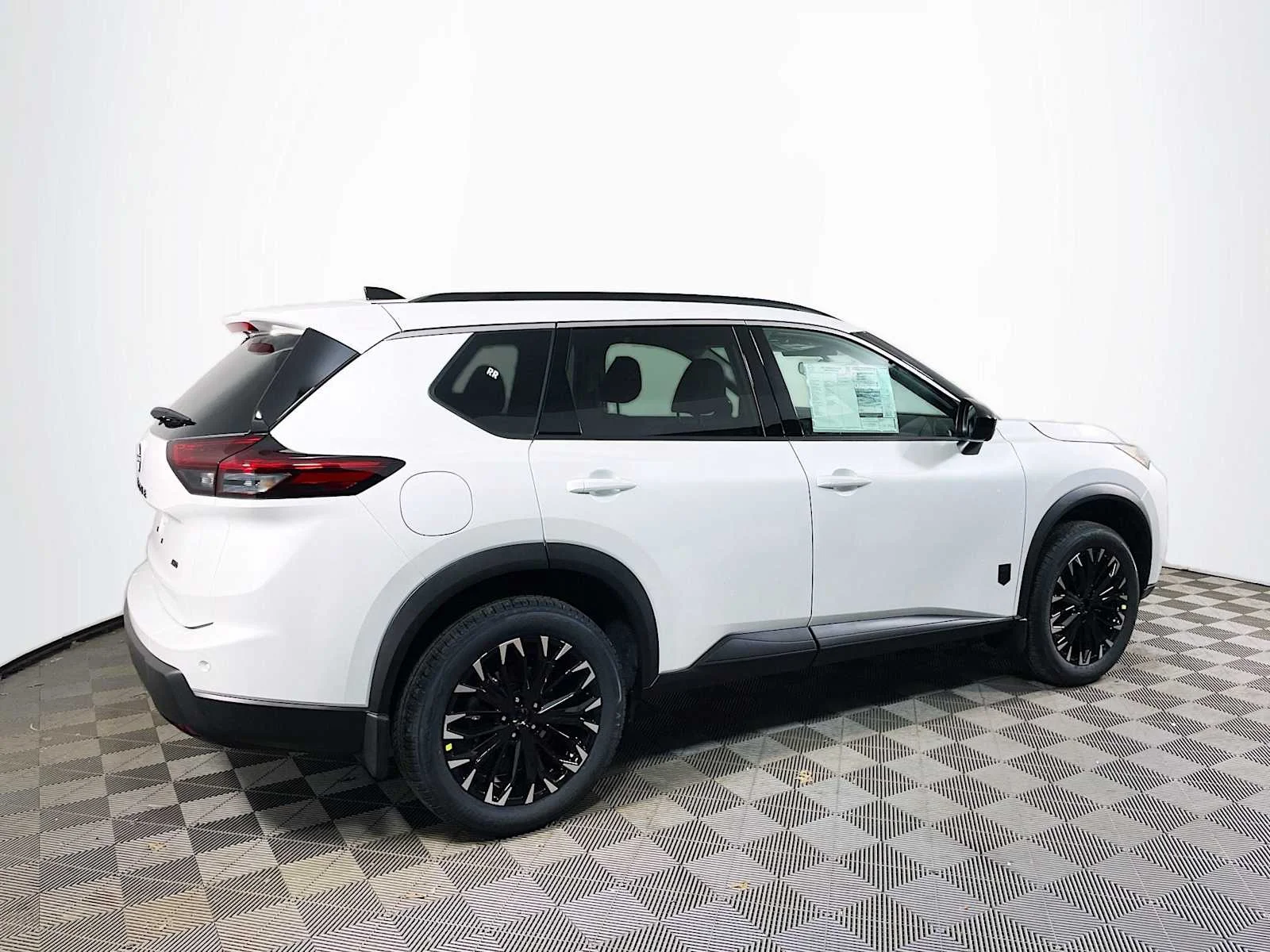 New 2026 Everest White Pearl TriCoat Nissan Dark Armor™ image 2