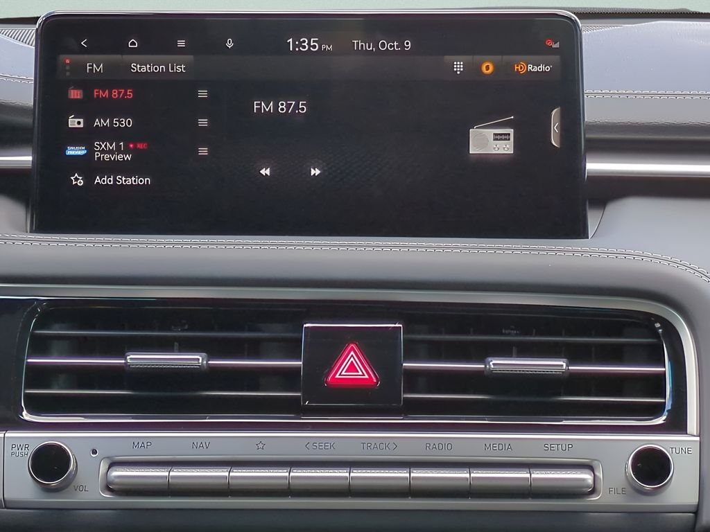 2026 GENESIS G70 Standard - Photo 17