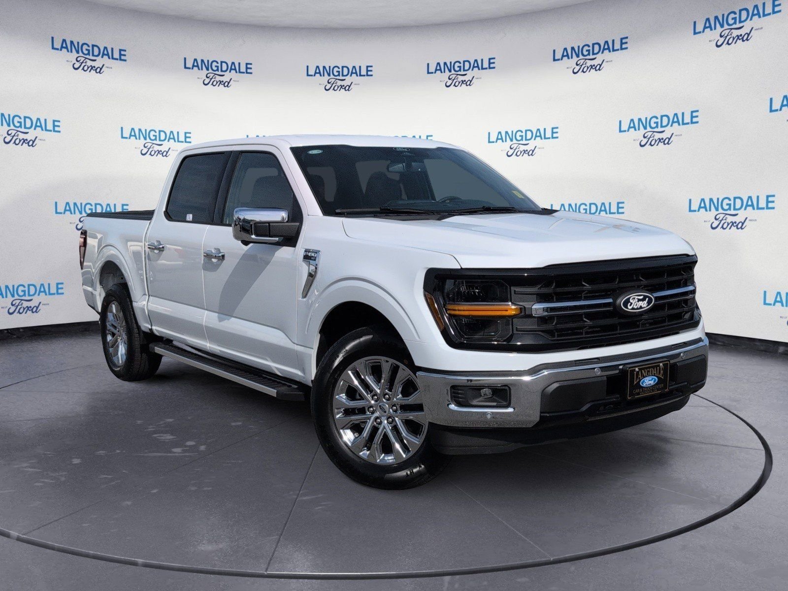 New 2026 Oxford White Ford XLT image 2