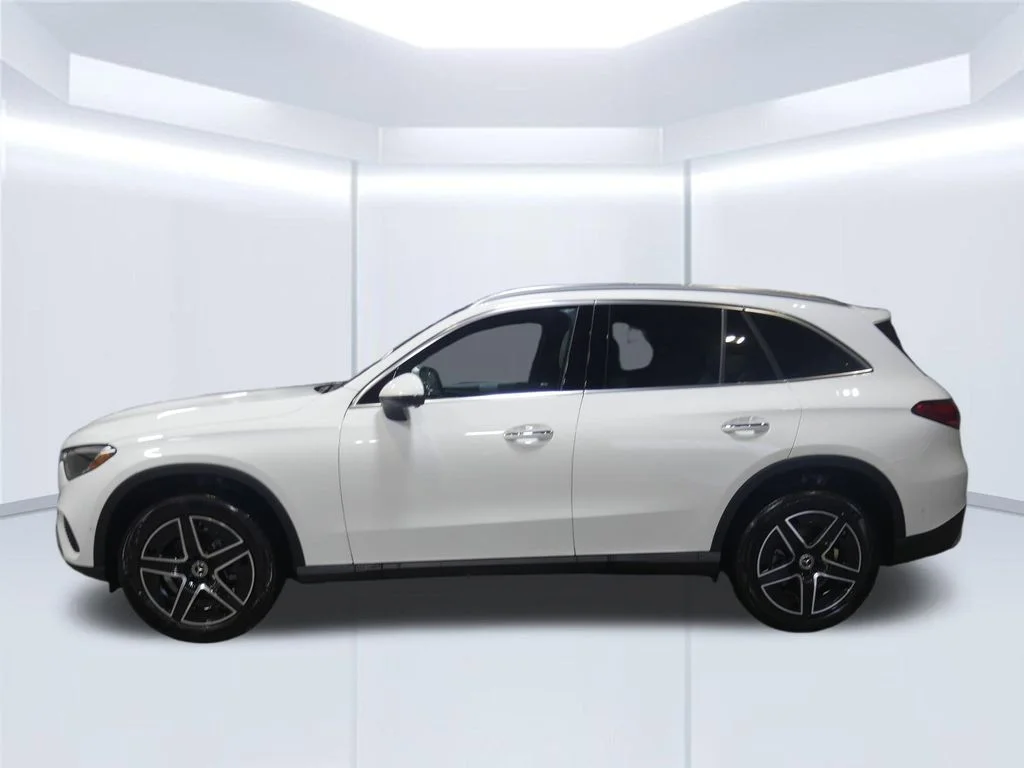 New 2026 Polar White Mercedes-Benz GLC 300 image 2