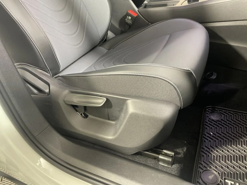 New 2026 White/off-white Volkswagen 2.0T SE R-Line Black image 24