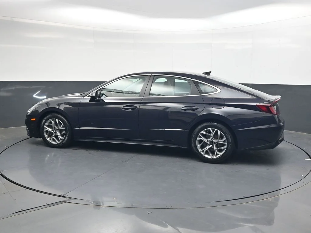 Used 2023 Blue Hyundai SEL image 7